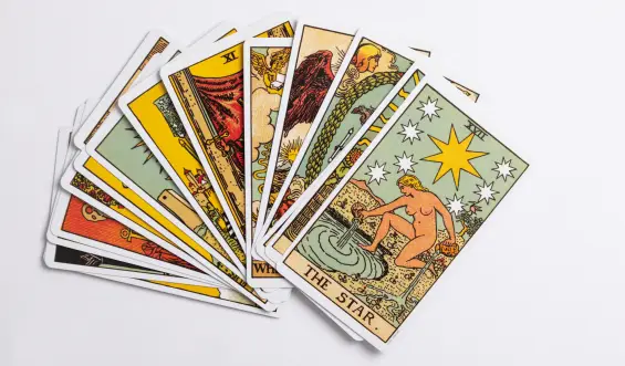 Tarot for Beginners: Simple Guide to Start Tarot for beginners - source unsplash